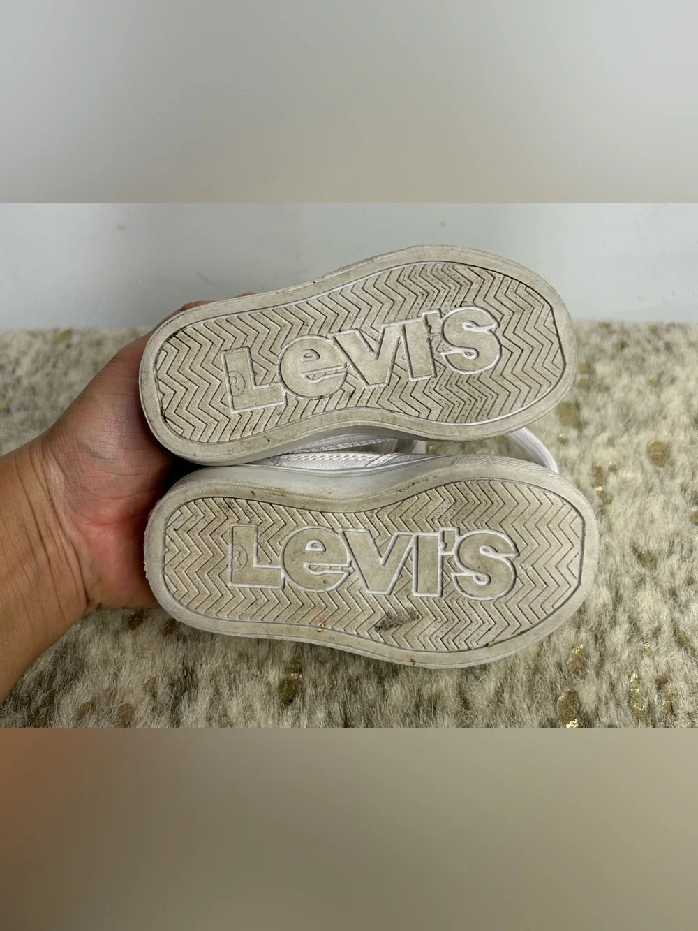 5 for $25🔥Levi's White Sneakers Baby‎ Size 6